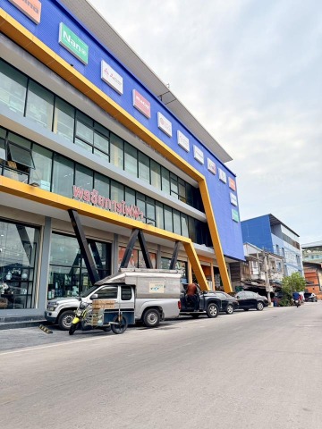 น้าอาคารบริษัท พี.ซี.อิเลคทริค กรุ๊ป จำกัด ศูนย์รวมอุปกรณ์ไฟฟ้าครบวงจร